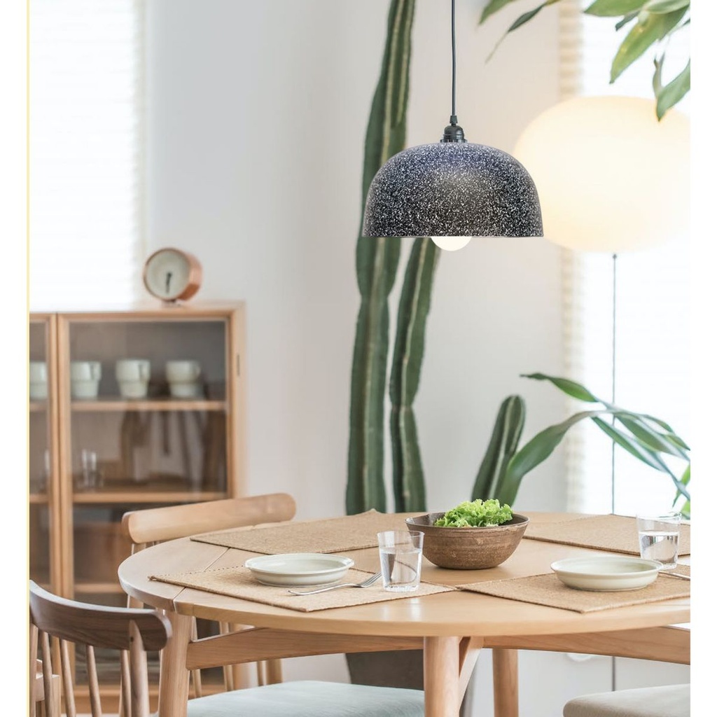 Luminaria de techo colgante terrazo negra con blanca 25x17cm