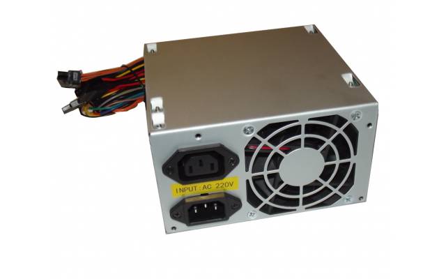 Fuente ATX Xtreme 600w 24+4 pin - conector SATA